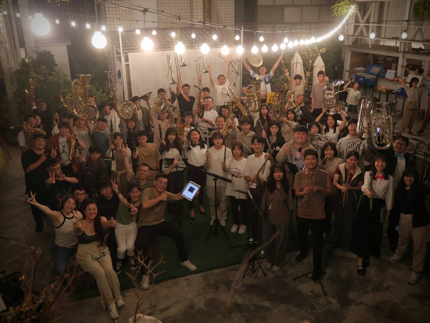 齊生管樂團團員合照